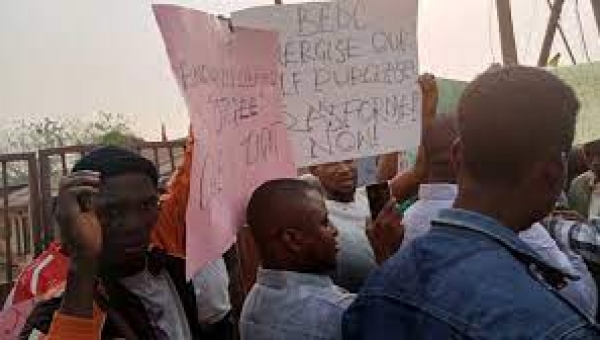 Residents protest high bills at BEDC office in Akure